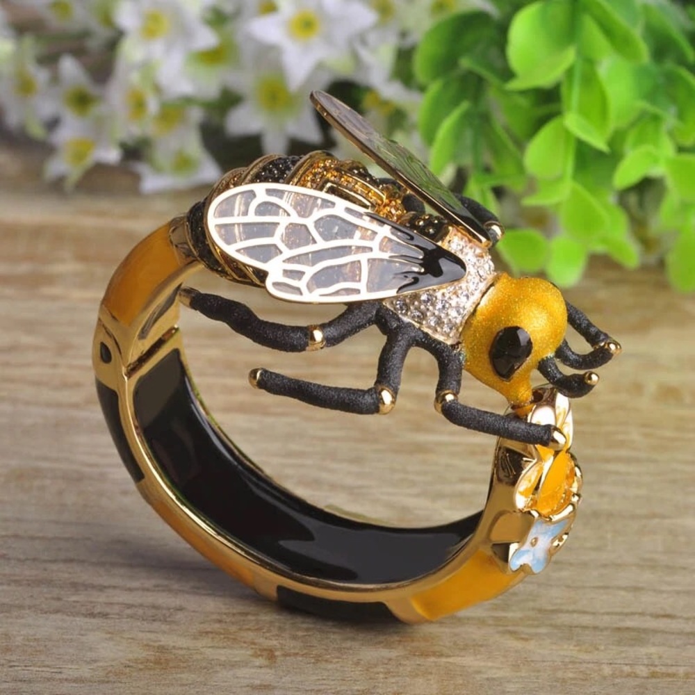 Big Bee Bracelet - Picture 4 of 8